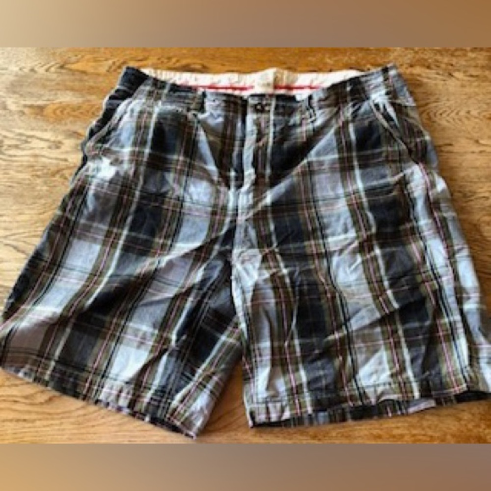 Dakota Grizzly Plaid Shorts Mens Size 38 Blues Greens Grunge Skater Style